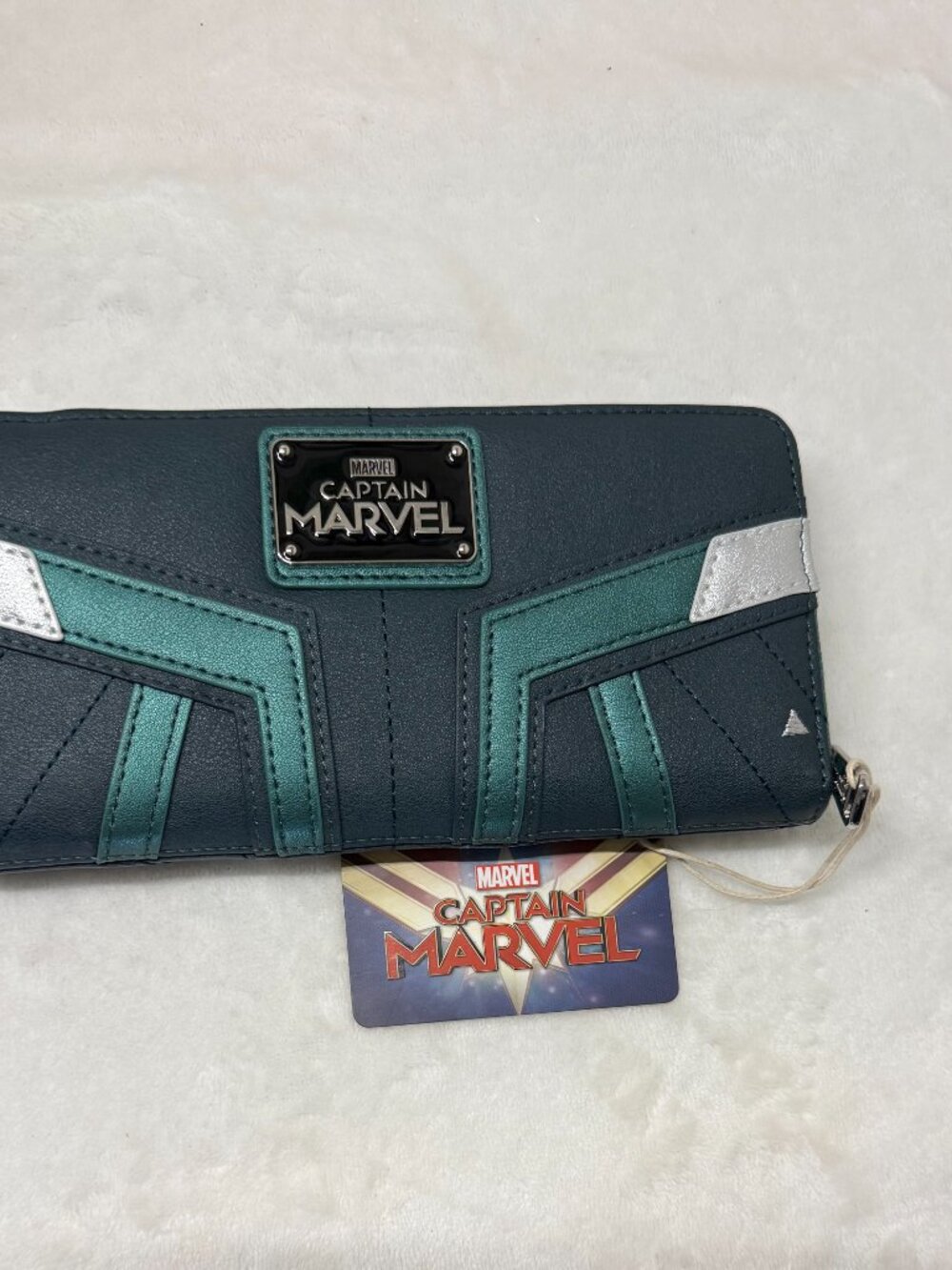 Rare Loungefly Captain Marvel Green Backpack & Wallet Set+ 2 Handmade Bag Charms - Picture 9 of 11